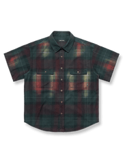 アスート染めとタイダイウォッシュを施した格子柄半袖シャツ。