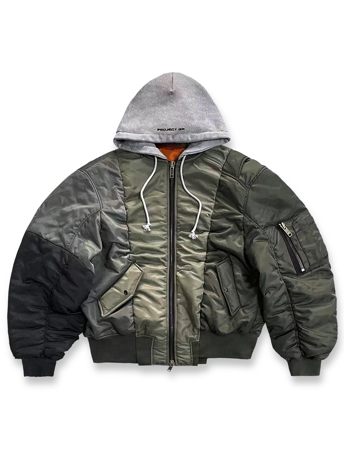 三色バイカラーとアシンメトリーパッチワークのフード付きフライトジャケット。個性的で実用的なデザイン。