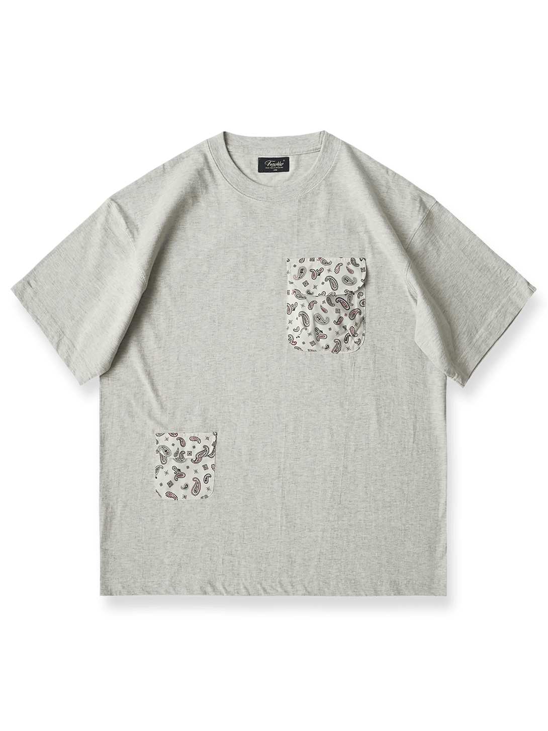 ペイズリーポケットとアシンメトリーデザインが特徴のヘビーウェイト半袖Tシャツ