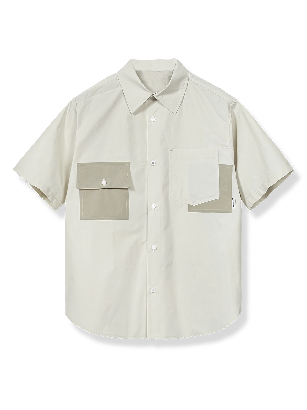非対称ポケットとコントラストカラーが特徴の通気性良好な純綿ワークシャツ