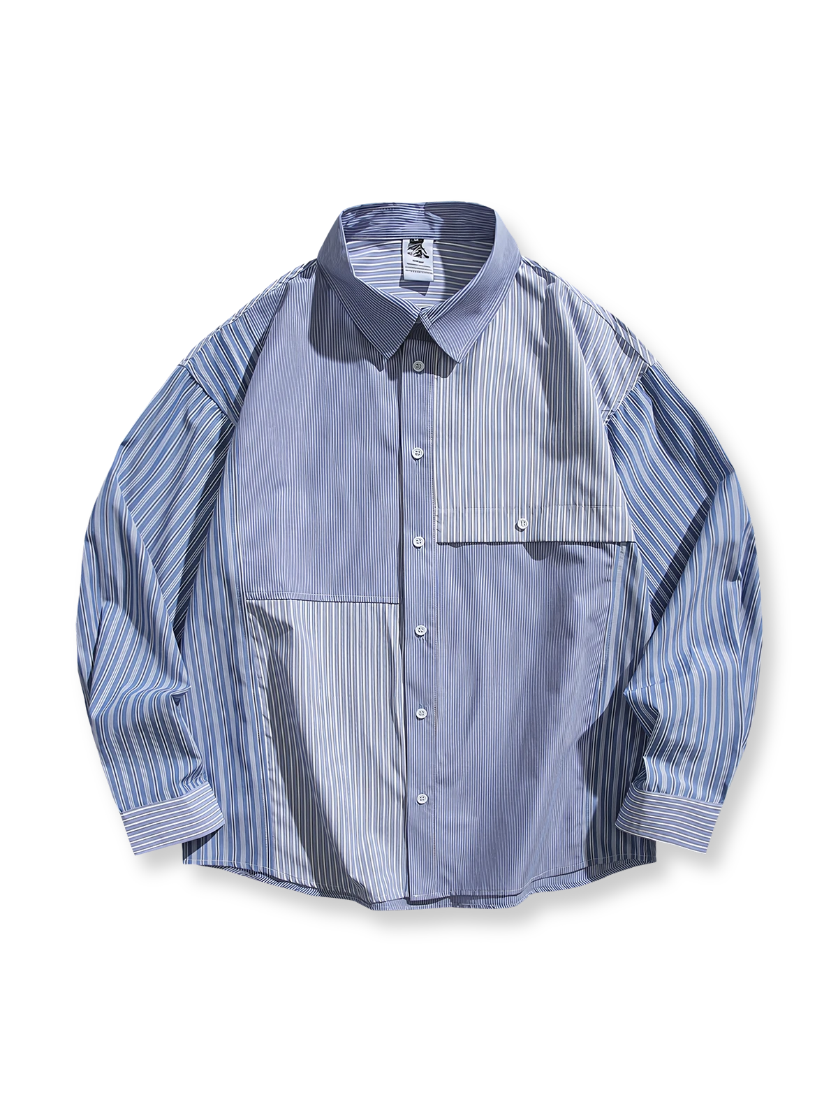 アシンメトリーな切り替えが特徴のストライプ柄長袖シャツ