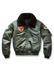 製品画像: B-15Dフライトジャケットの正面画像
詳細画像: 取り外し可能なファー襟とメタルパーツ、ジッパーのディテール