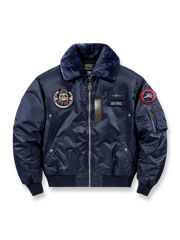 シープスキン襟と多機能ポケットを備えたB-15フライトジャケット。