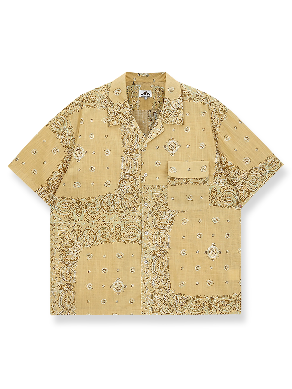 シルクスクリーンバンダナパッチワークをあしらった100％コットンシャツ。