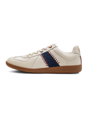 野球ボール配色と剣道着刺し子素材を使用した軽量ジャーマントレーナースニーカー