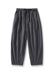 ベーシックなワイドレッグカジュアルパンツの全体が見える商品画像