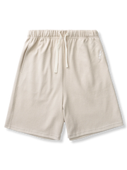 稲妻モチーフのビーズ刺繍とウェーブ編みベルトをあしらったジャガードショートパンツ。