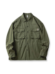 ビー刺繍がアクセントになったルーズフィットのワークシャツ