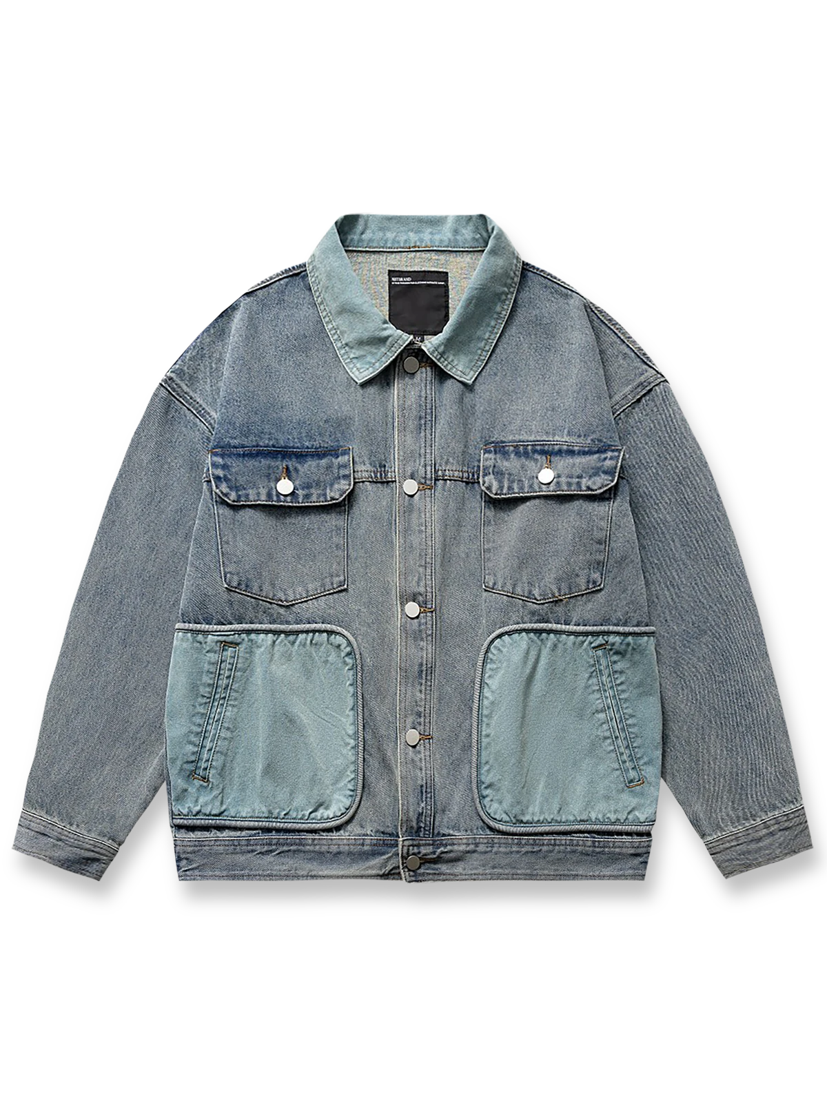 バイカラーパッチワークデニムワークジャケットの全体正面画像、鮮やかなパッチワークと多機能ポケットのディテール。