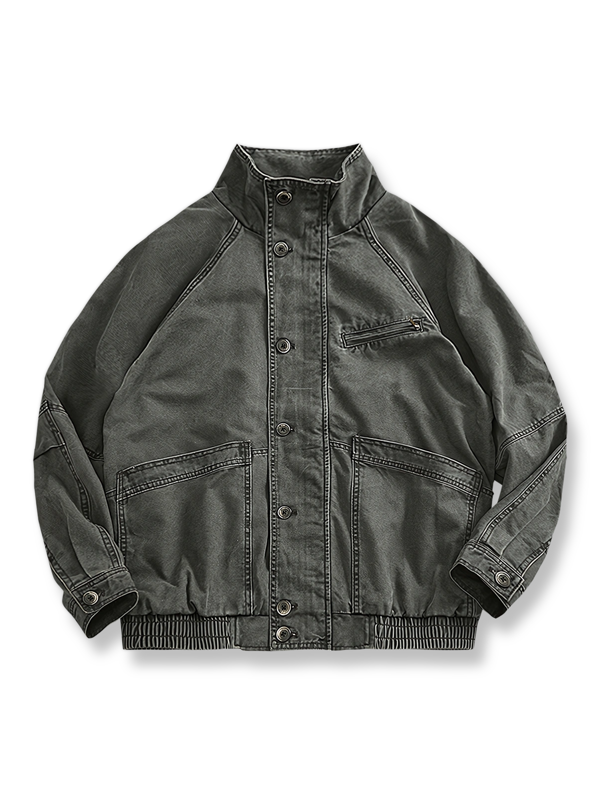  大きなポケットとスタンドカラーが特徴のワークジャケット