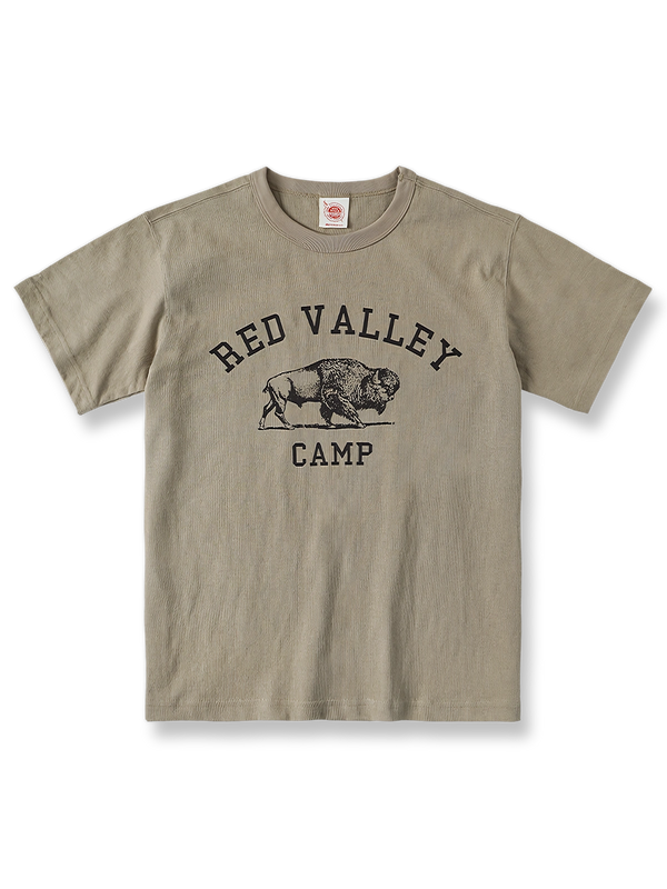バイソンの図柄と「RED VALLEY CAMP」ロゴが施されたヴィンテージ風ヘビーウェイトコットンTシャツ