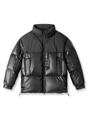 リキッドメタルブラックとマットブラックのピンキングデザイン、90％ホワイトダックダウンの三層キルティング＆四層ロックダウン構造を備えた防寒ダウンジャケット。