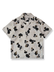 ブラック＆ホワイトの花柄プリントが映えるリネン半袖シャツ