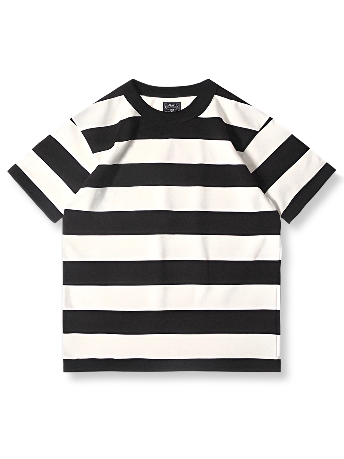 ブラックとホワイトの太ストライプ半袖Tシャツ。