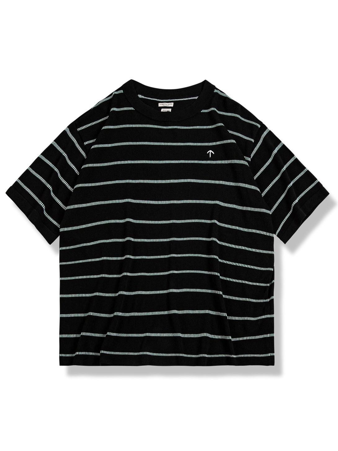 黒白細いストライプ柄のシームレスニットTシャツ、涼しく快適な着心地