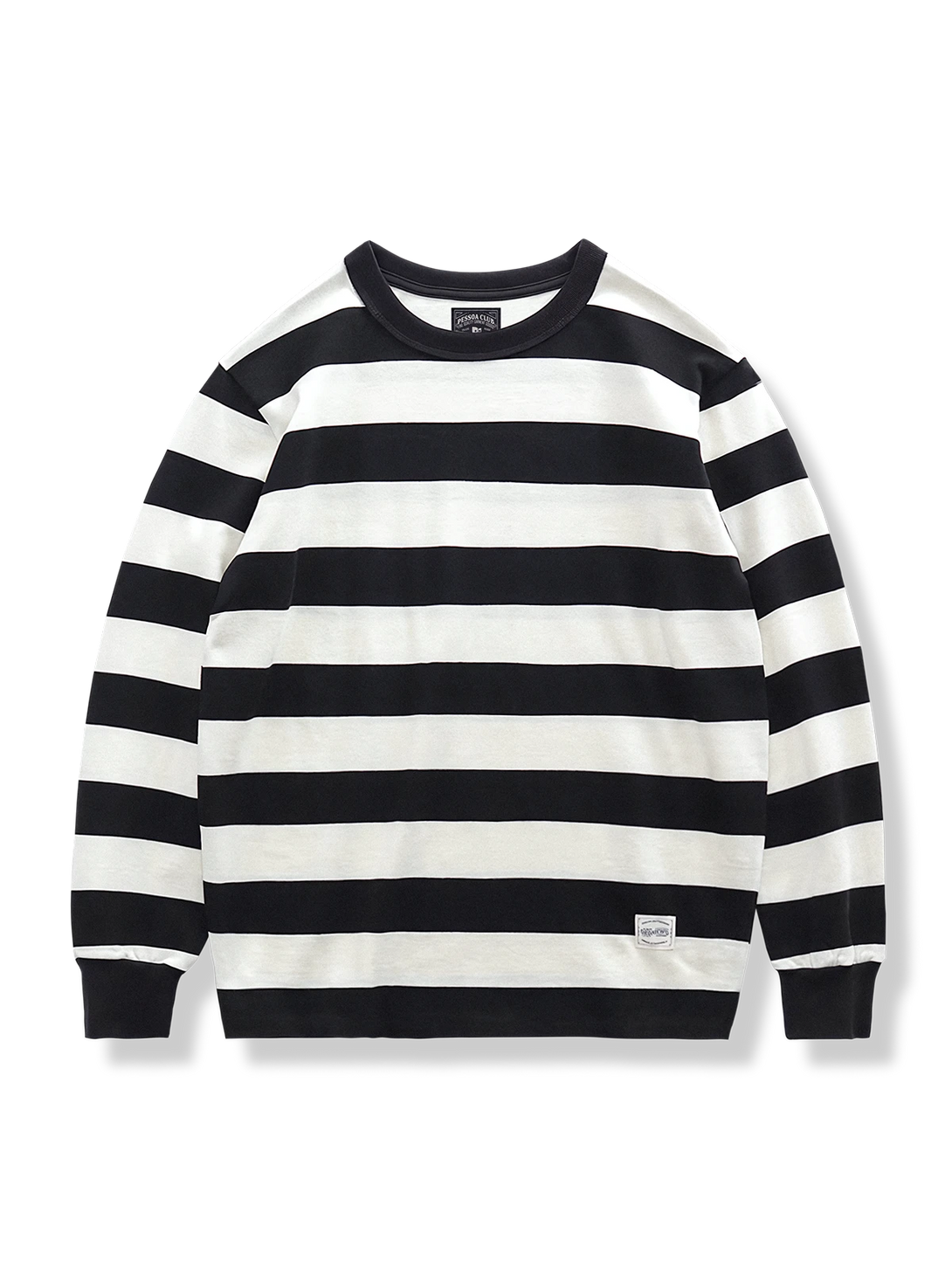 黒と白の太ストライプ柄長袖Tシャツ。