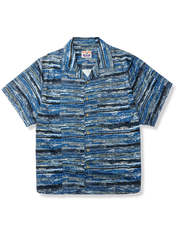 青のデータブロック柄が映えるモダンなアロハシャツ