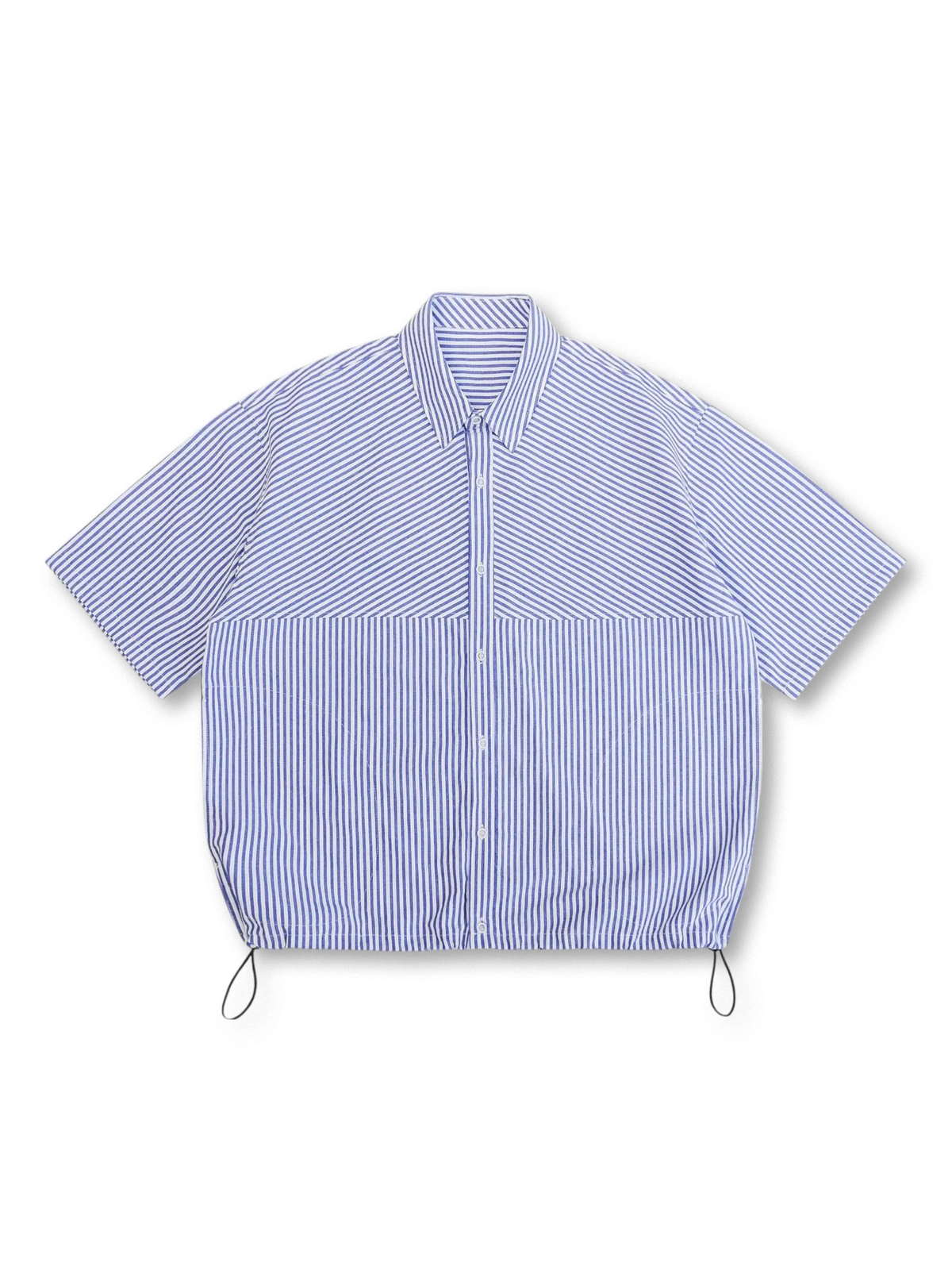 胸元のストライプ向きを変えたパッチワークが特徴のブルーストライプオックスフォードシャツ
