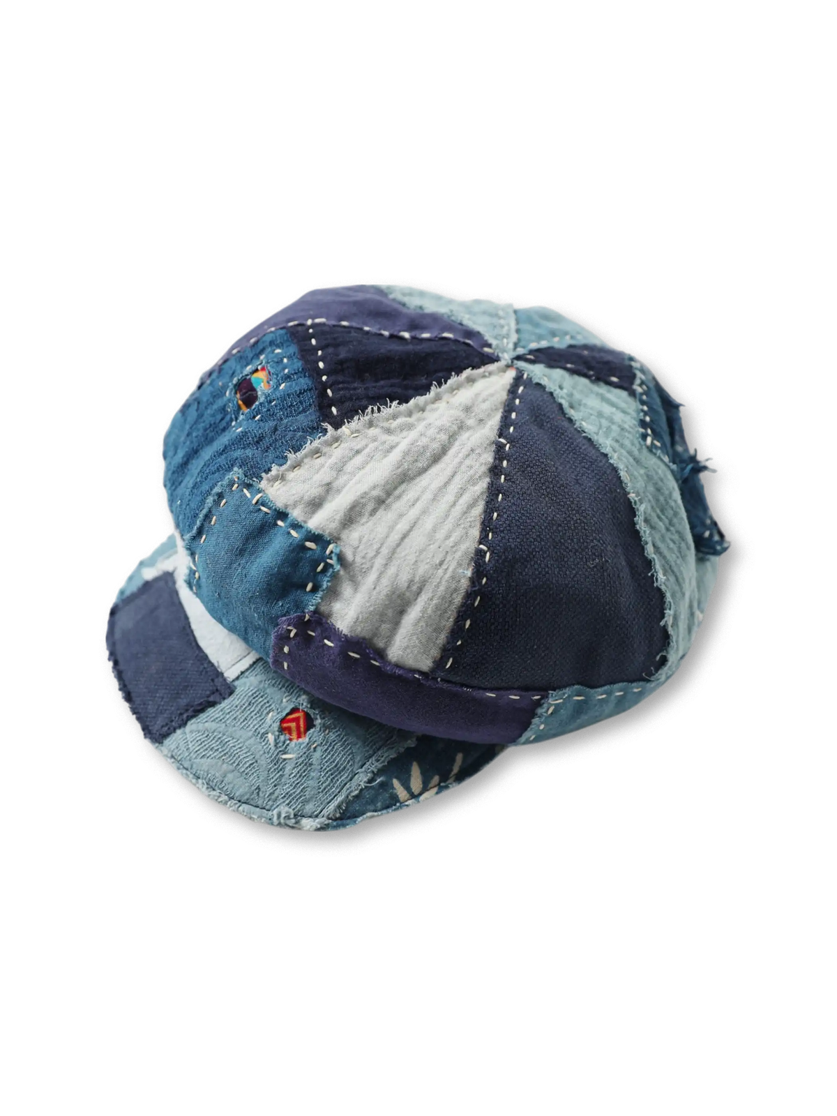 インディゴパッチと手縫いステッチが映えるボロパッチワーク八角帽