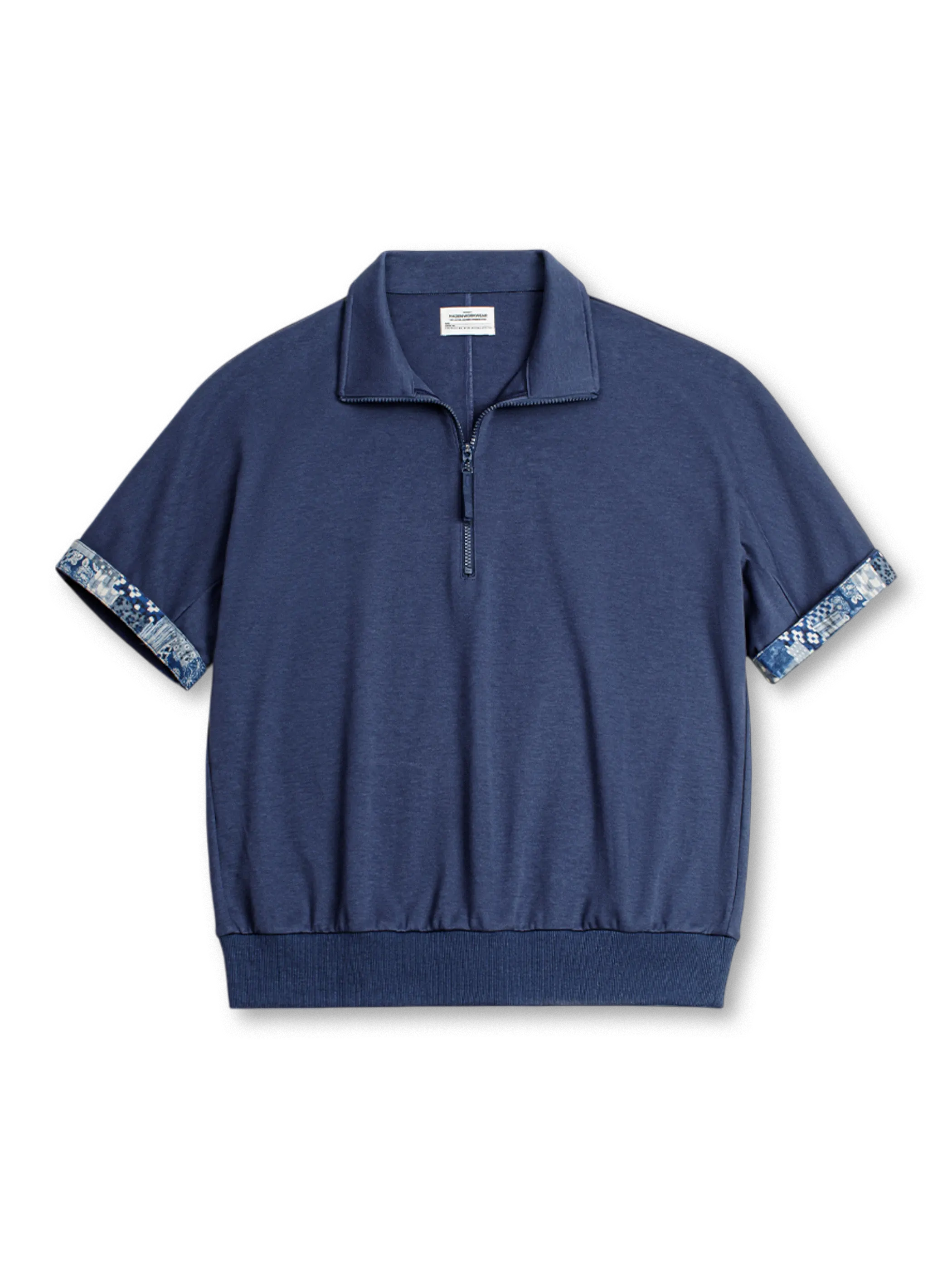 伝統的刺し子風パッチワークが特徴のBORO風ハーフジップポロシャツ。着脱しやすく多用途に活躍。