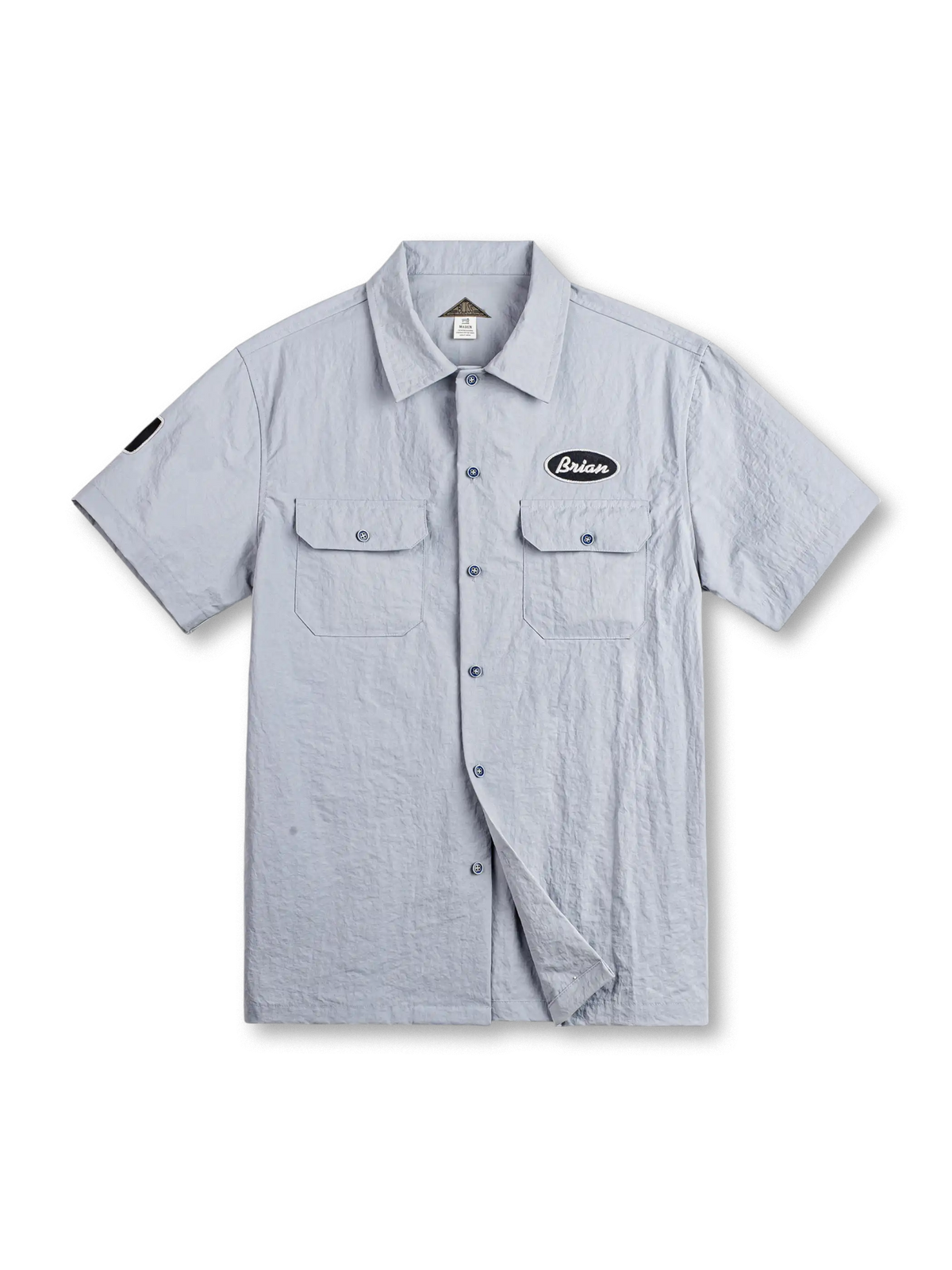 映画モチーフの軽量ナイロン素材と刺繍ロゴが特徴のショートスリーブシャツ