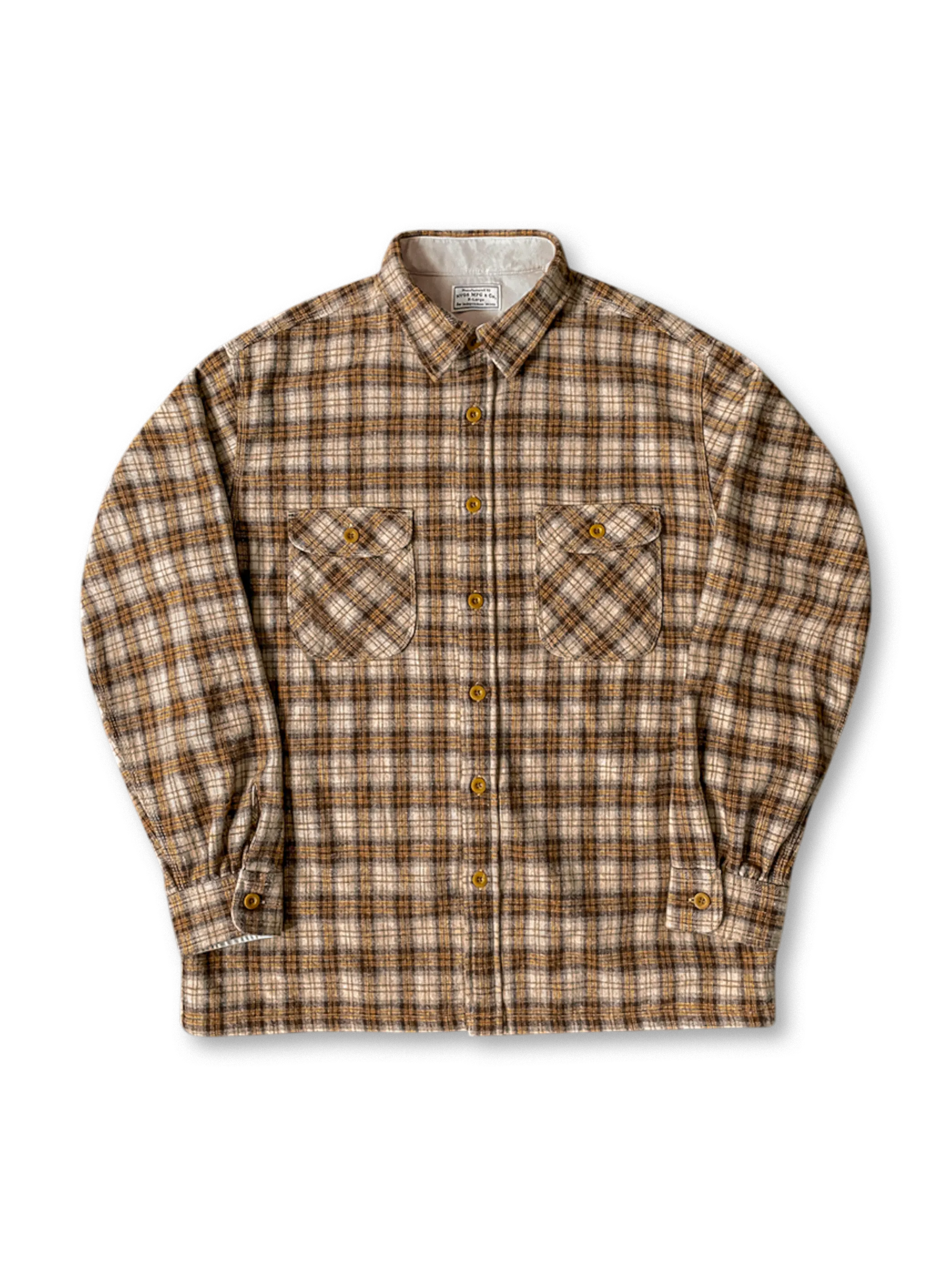 1950年代のダブルポケットCPOシャツを現代風にアレンジしたブラウンキャメルチェックのウール混フランネルオーバーシャツ。6つのポケットと三本針縫製が特徴。