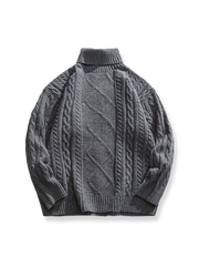 ケーブル編みのタートルネックセーター