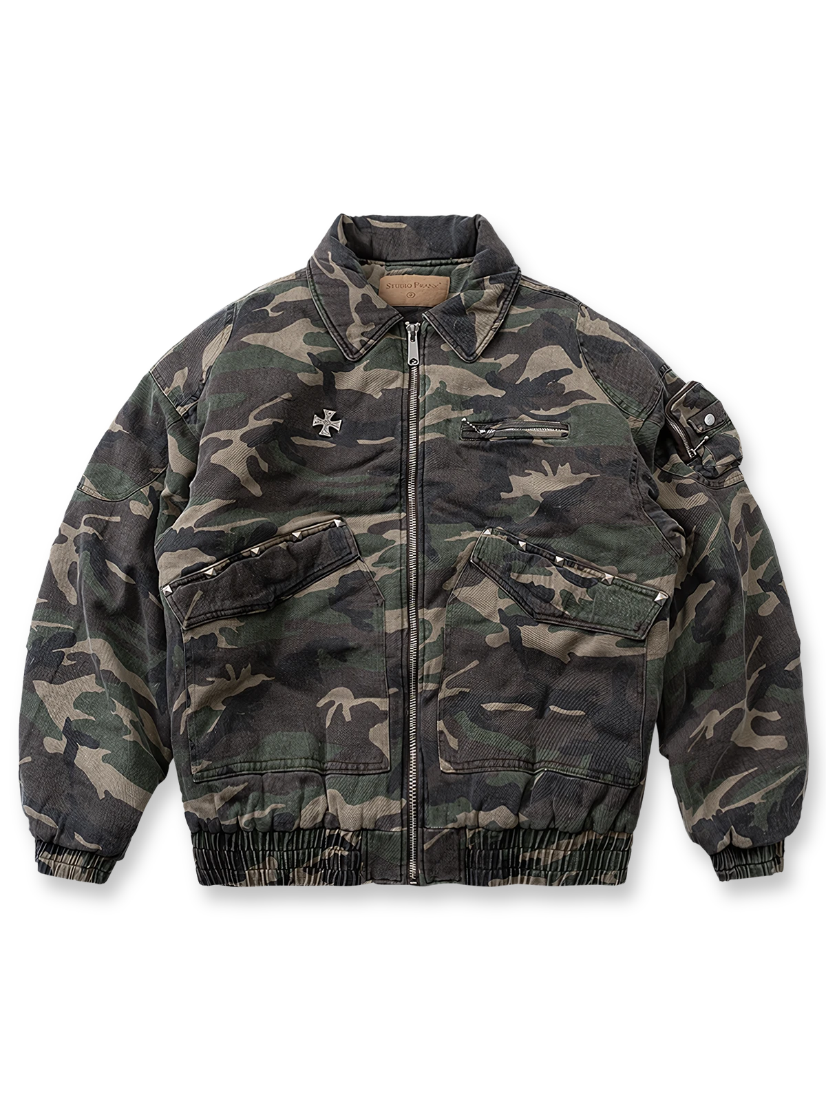 カモフラ柄とヴィンテージ加工が特徴のMA-1フライトジャケット