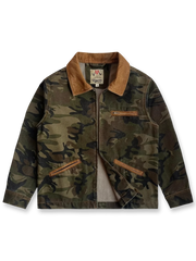 カモフラージュ柄パッチワークデトロイトジャケットの全体正面画像、パッチワークとポケットディテール。