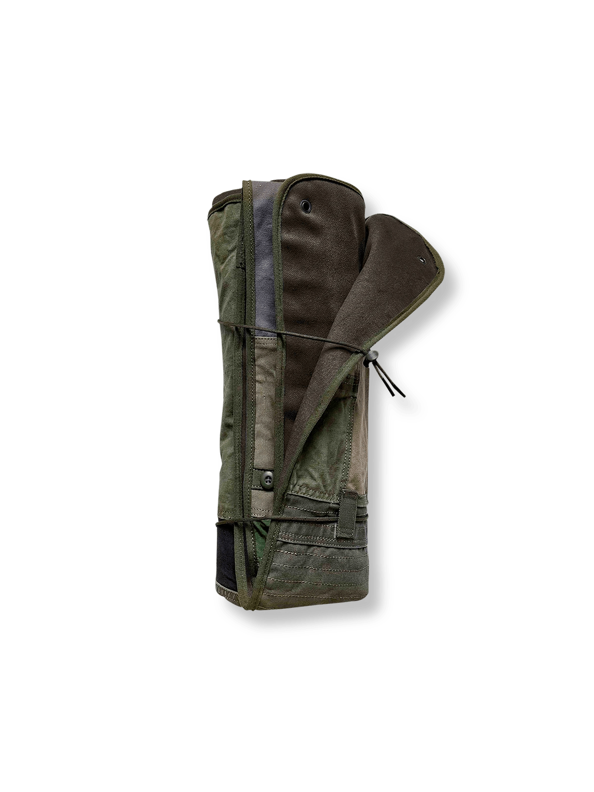 軍用帆布パッチワークとウール裏地を組み合わせたヴィンテージ風ラグ。ウォッシュ＆エイジング加工で屋内外に対応するデザイン。