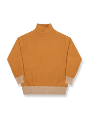 カシミヤ素材のタートルネックニット