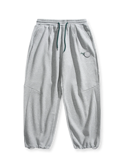 裏起毛とリブ裾で暖かく動きやすい、4色展開のルーズフィットスウェットパンツ