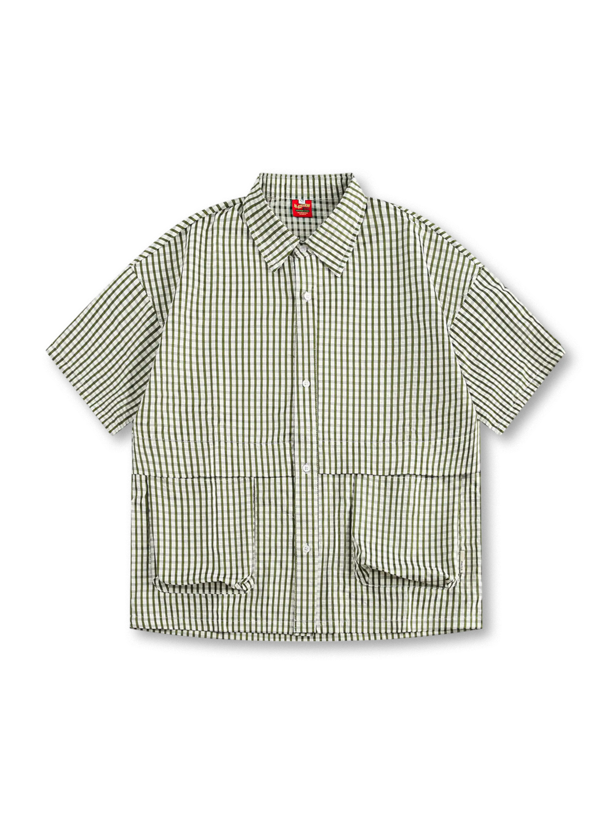 大きなポケットとチェック柄が特徴のワークスタイル半袖シャツ