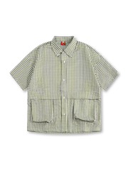 大きなポケットとチェック柄が特徴のワークスタイル半袖シャツ