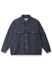 ブルーグレー格子柄と多機能ポケットが映えるハンティングシャツ