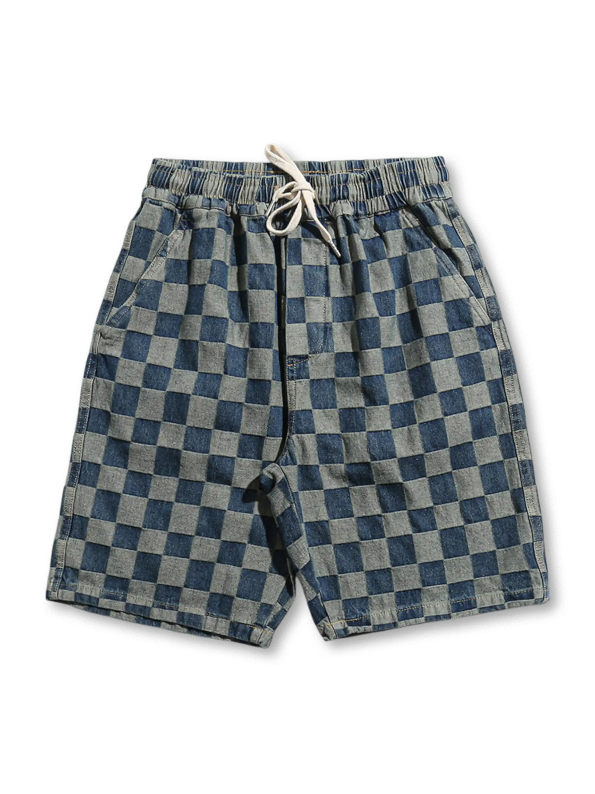 チェッカーボード柄とヴィンテージウォッシュが映えるデニムショーツ
