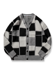 チェッカーボード柄が映えるVネックカーディガン