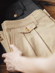 アンカーウッドボタンと前ポケットのディテール