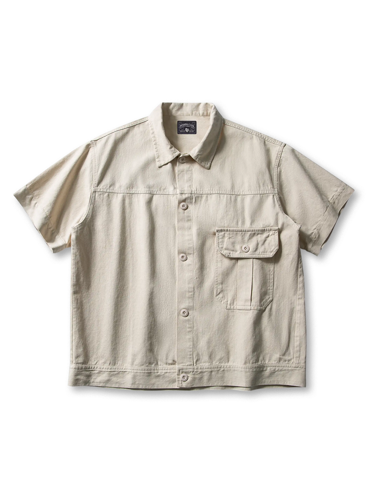 胸とサイドに大容量ポケットを配したボックスシルエットのワークポケットシャツ