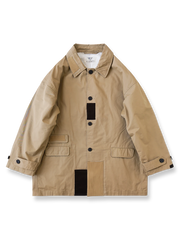 クラシックバルマカーンパッチワークコートの全体正面画像、パッチワーク切り替えとヴィンテージボタンのディテール。