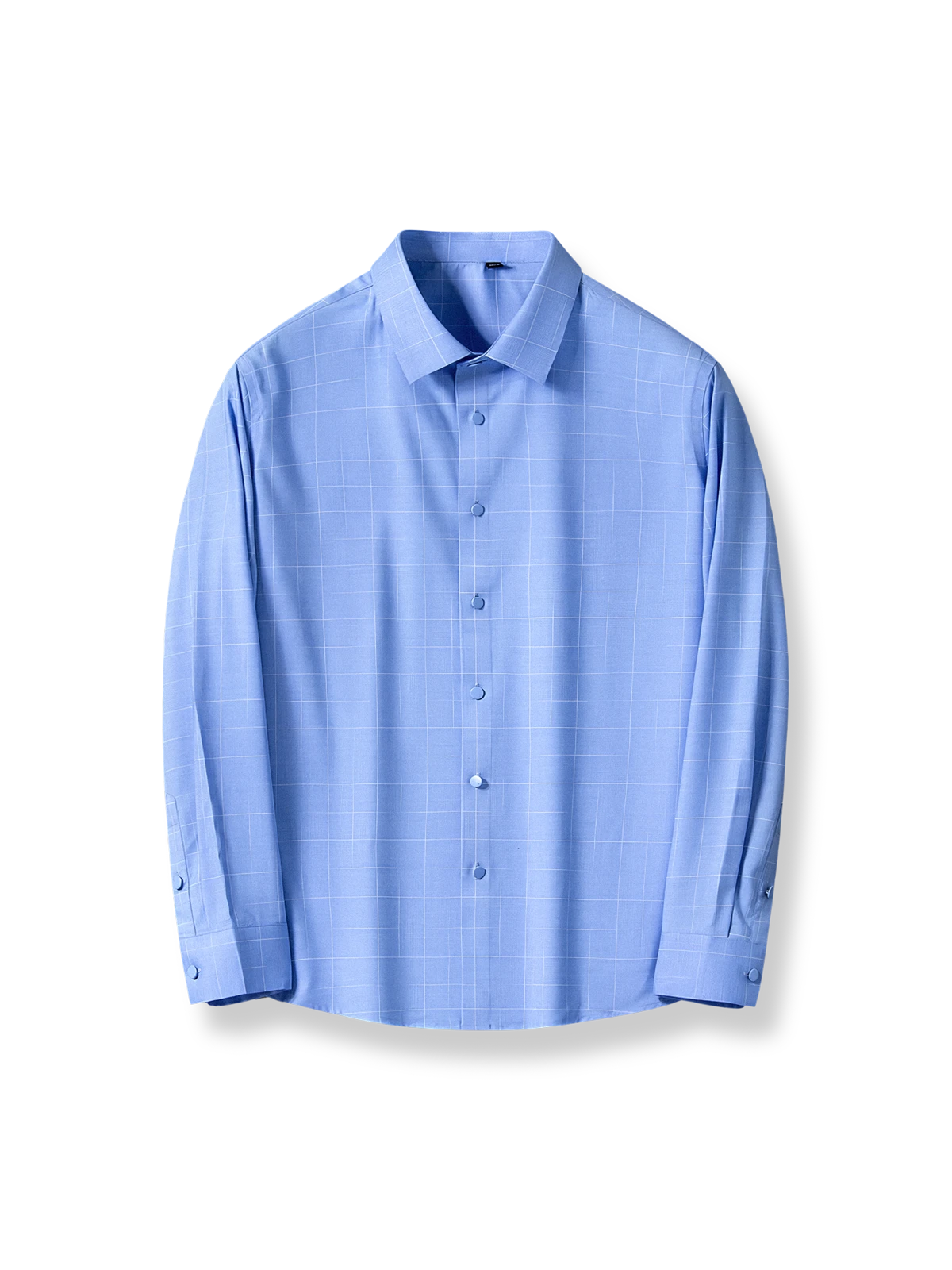 ノンアイロン加工のクラシックブルーシャツを着たビジネススタイル。