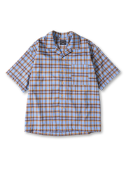 クラシックなキューバカラーとモダンなチェック柄を組み合わせた軽量ポリエステルシャツ。夏のリゾートに最適なリラックスシルエット。