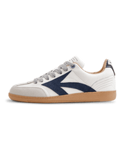 クラシックジャーマンフラットトレーナー。