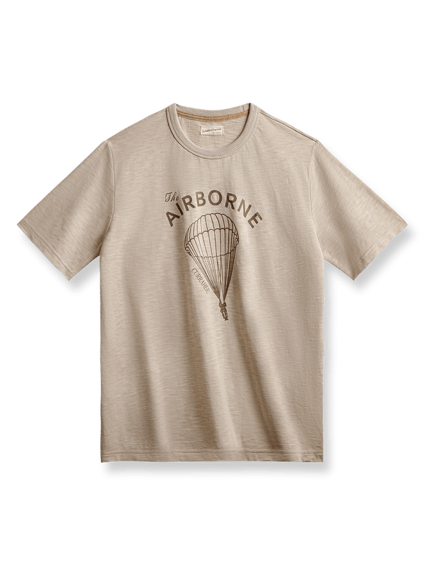 クラシックパラシュートレタープリント半袖Tシャツ。