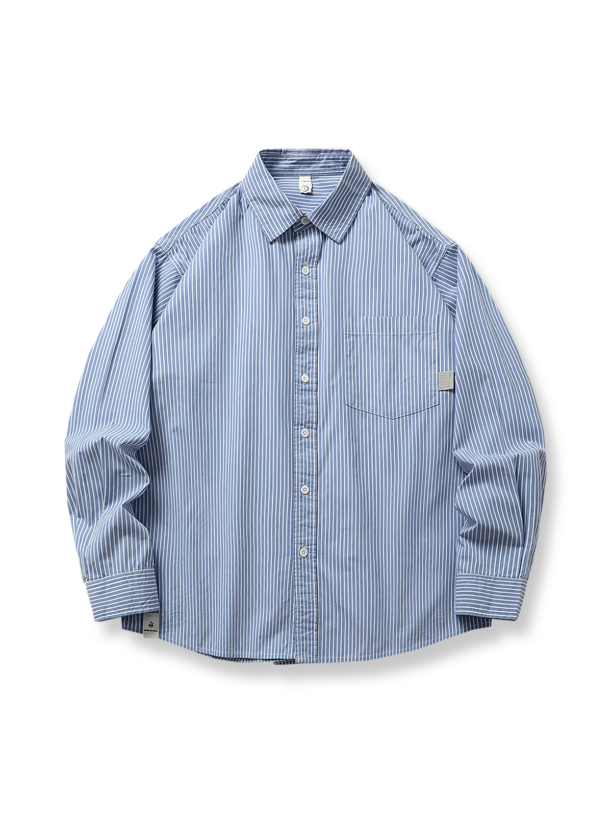 ピンストライプ柄と清涼感あるアイスミント繊維混紡素材が特徴のルーズフィット長袖シャツの全体像。