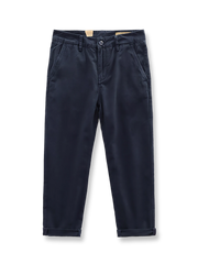 ストレートシルエットとフラップポケットが特徴のツイルカジュアルパンツ。