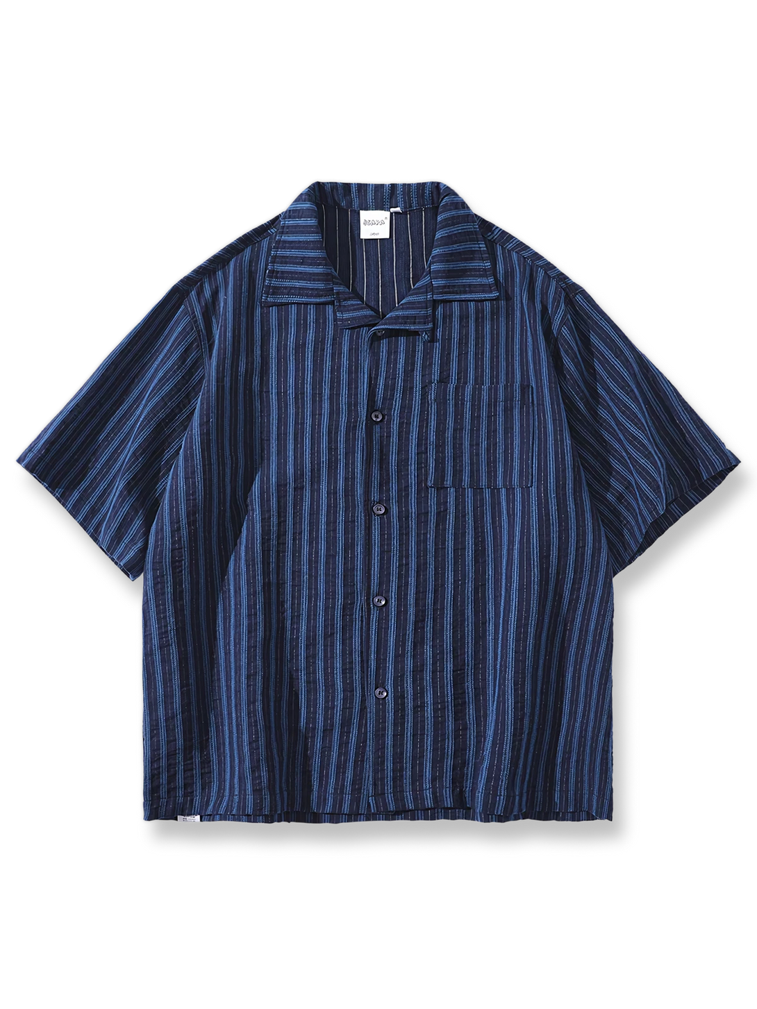 深いブルーと薄いブルーの縦ストライプが映えるキューバカラー半袖シャツ
