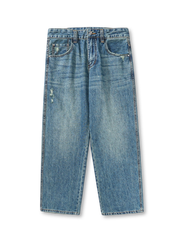 20世紀アメリカンワークウェア風デニムパンツ。ダメージ加工と赤刺繍ロゴ付きバックポケット。