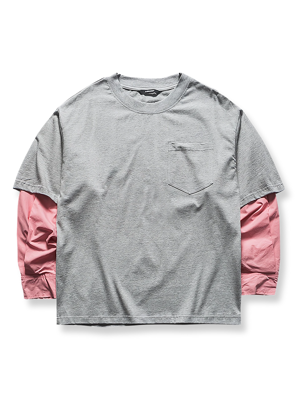 配色切り替えとレイヤード風デザインを施したクルーネックTシャツ。ゆったりシルエットと袖の切り替えが特徴。