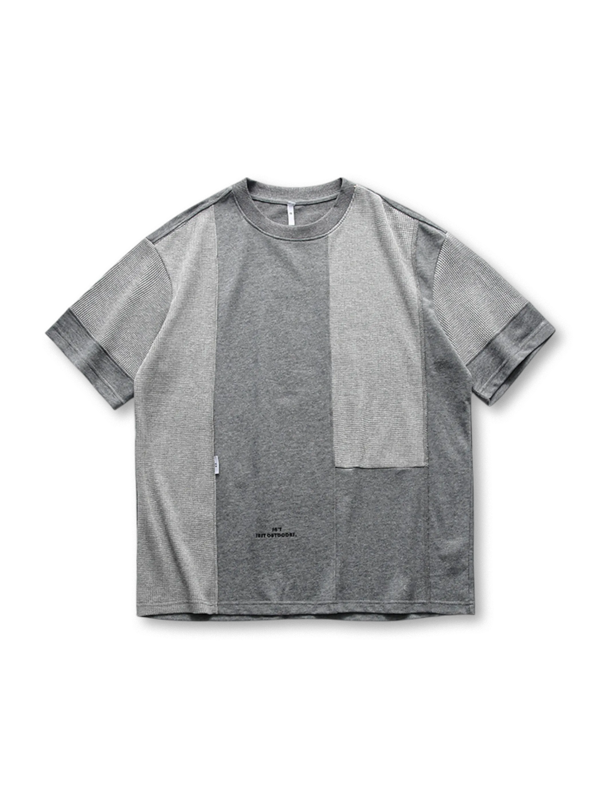 異なる編み地とカラーブロックを大胆に使ったパッチワークデザインのTシャツ